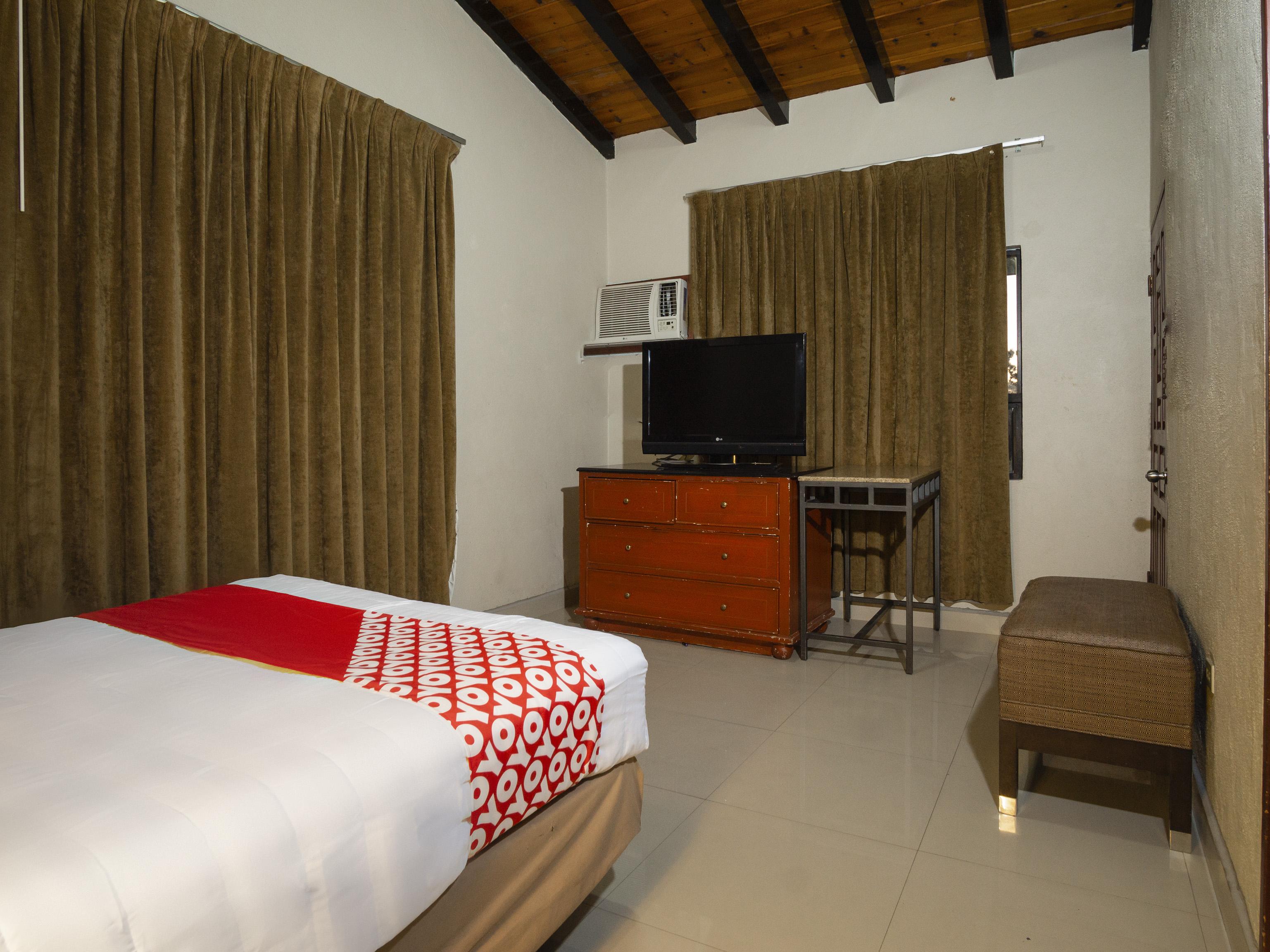 Oyo Hotel Hacienda Don Luis, Rosarito Dış mekan fotoğraf A bedroom at the hotel