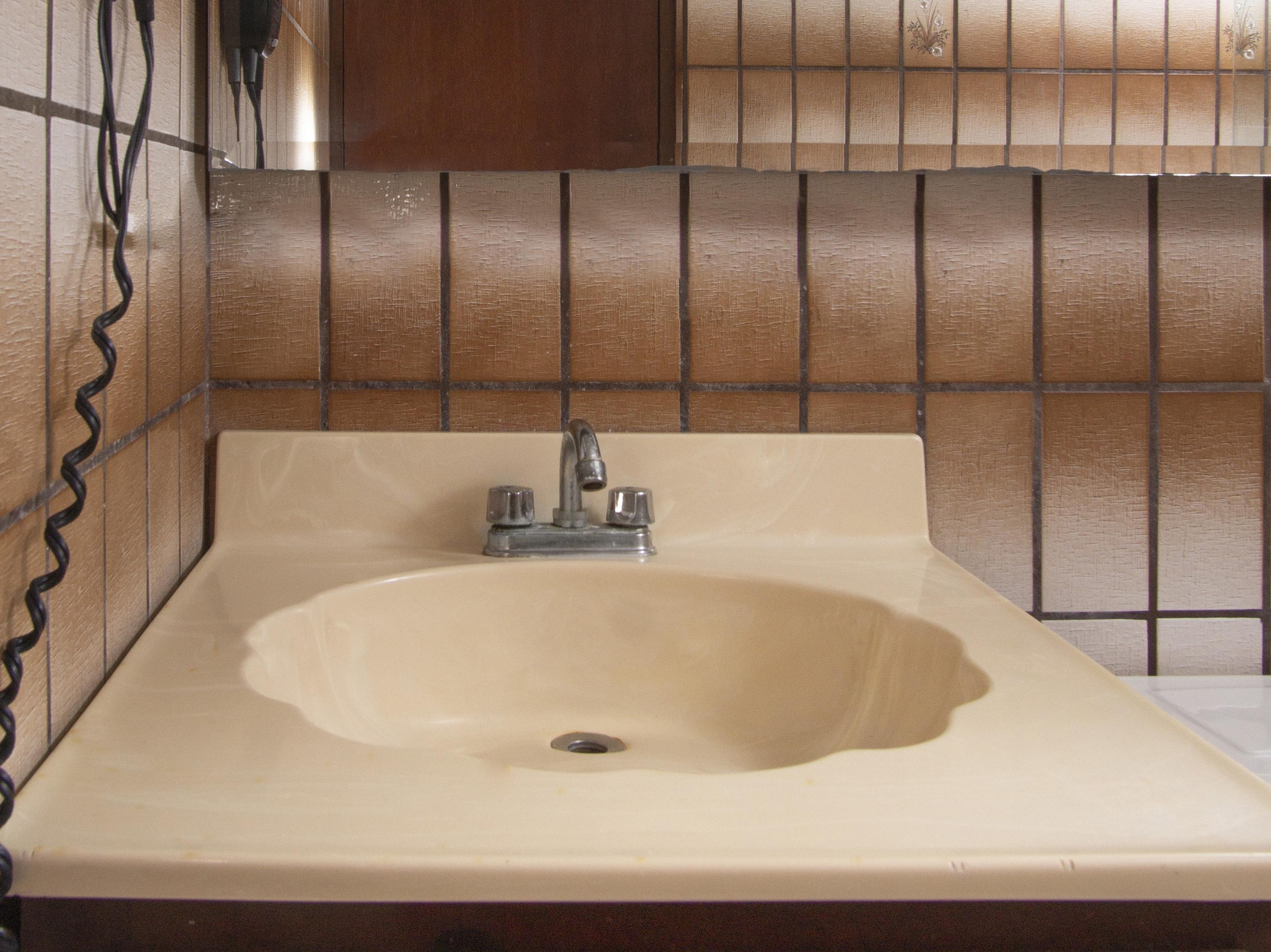 Oyo Hotel Hacienda Don Luis, Rosarito Dış mekan fotoğraf A typical American bathroom sink