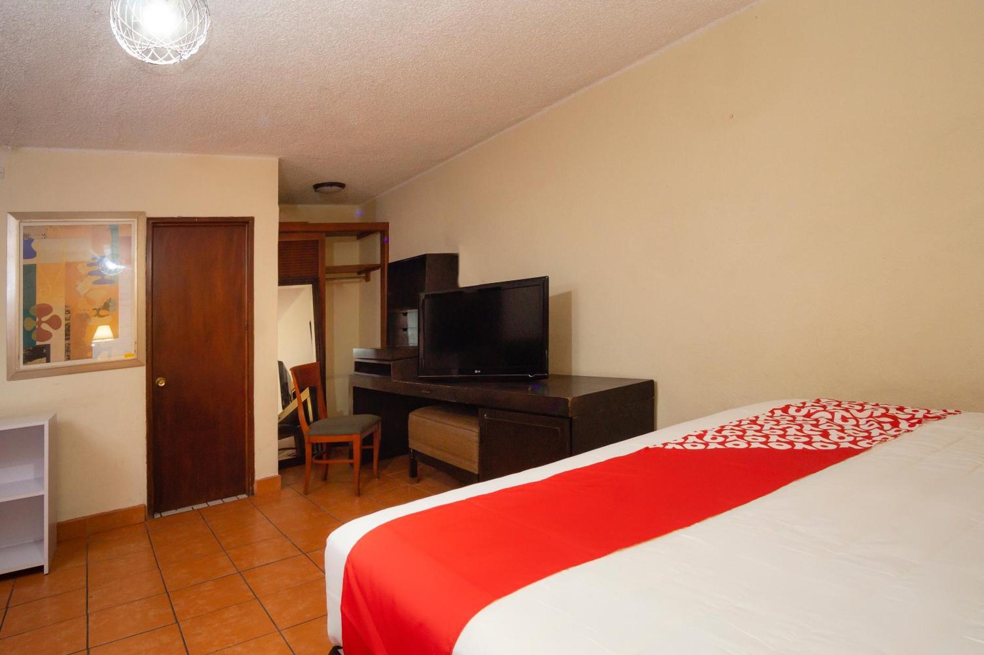 Oyo Hotel Hacienda Don Luis, Rosarito Dış mekan fotoğraf A typical OYO hotel room in Mexico City