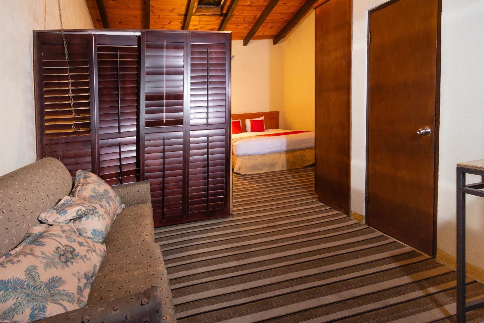 Oyo Hotel Hacienda Don Luis, Rosarito Dış mekan fotoğraf A room at the hotel