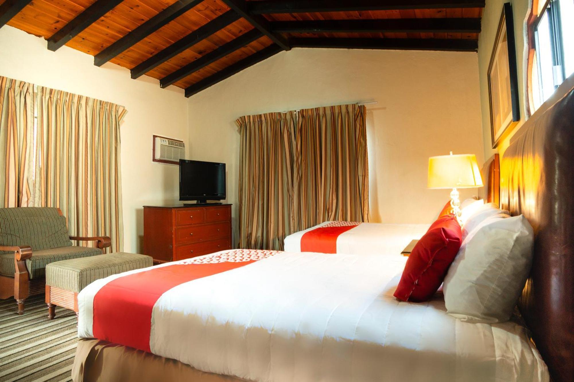 Oyo Hotel Hacienda Don Luis, Rosarito Dış mekan fotoğraf A room at the hotel